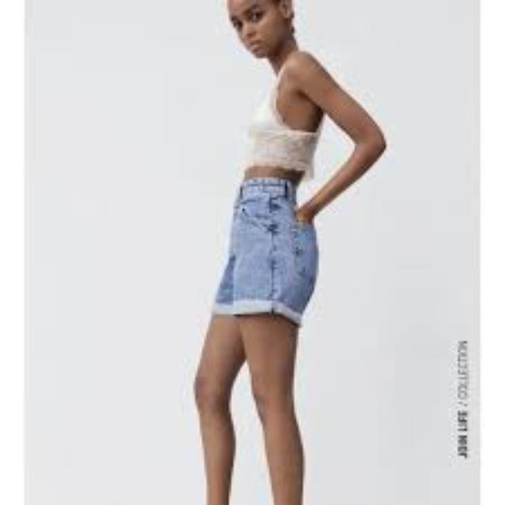 Zara mom Fit Jean Short in Acid Wash - Picture 3 of 13